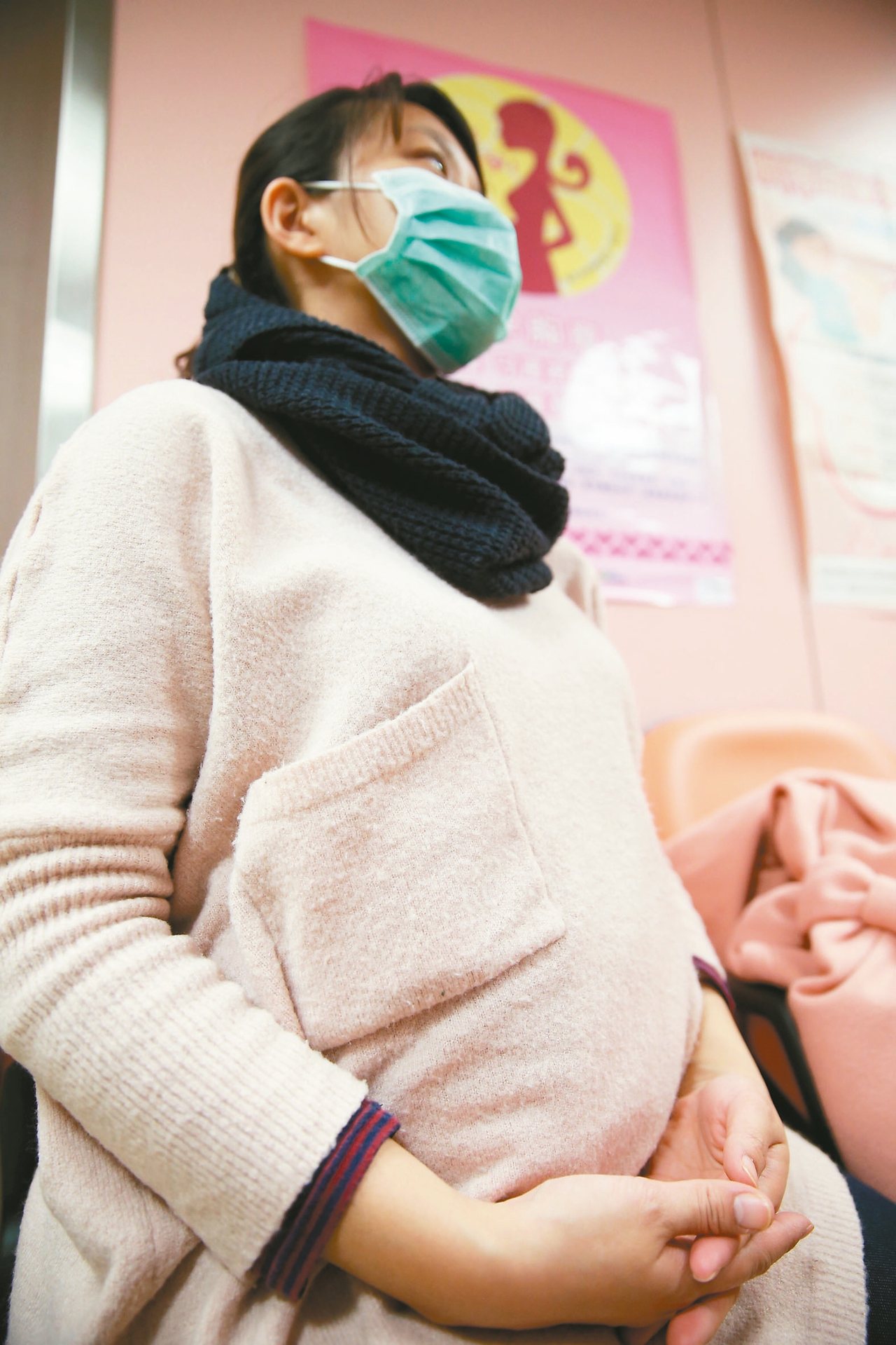 孕婦避免流感，建議到醫院就診戴口罩。