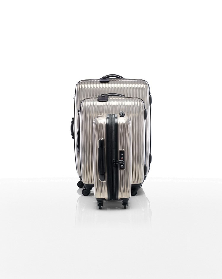 Longchamp Fairval金屬灰行李箱系列（大）24,800元、（中）22,900元、（小）20,600元。圖／LONGCHAMP提供