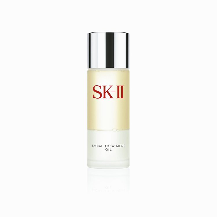 SK-II青春修護精萃油，含濃縮Pitera及修護精萃複方，包含橄欖油、酪梨油、...