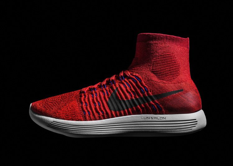 「Nike Lunar Epic Flyknit」將鞋子和襪子融為一體，揭開跑鞋的新紀元。圖／Nike提供