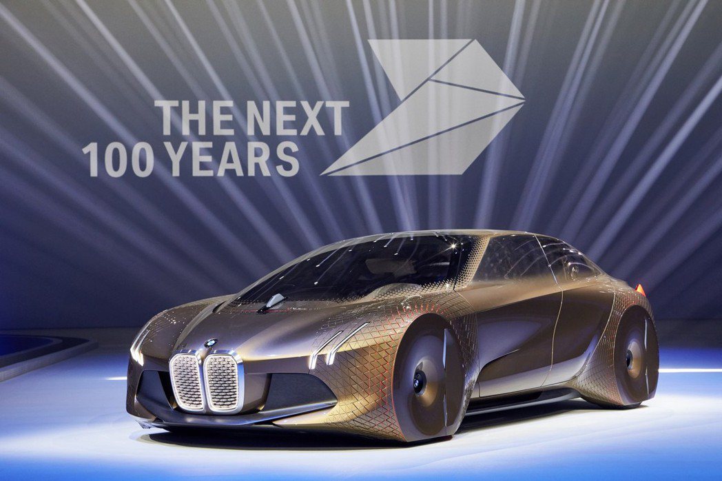 首次曝光的BMW Vision Next 100 concept概念車，延續BM...