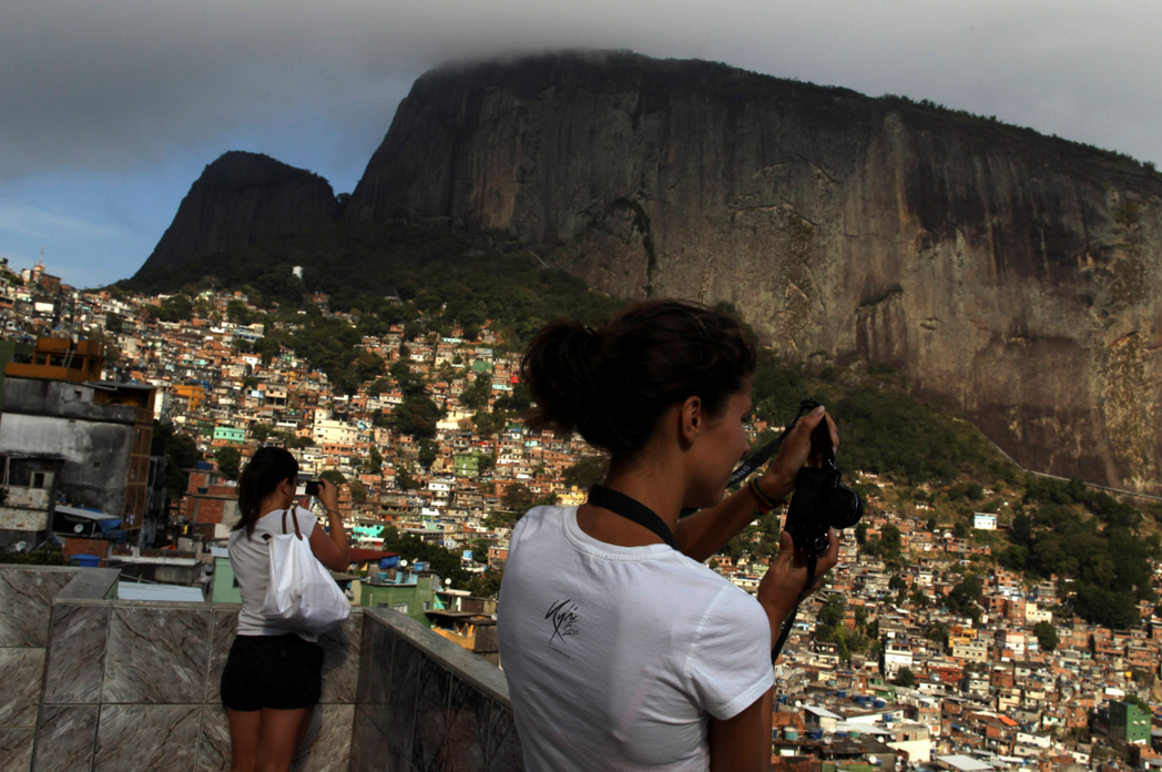 違章聚落並不是智利的專利，像是巴西的「Favela」，就成為都市的另類標誌。 圖...