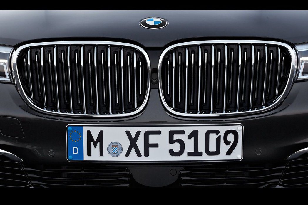 未來這款7 Series百周年紀念特仕車會導入何種動力，仍有待原廠進一步確認。 摘自BMW.com