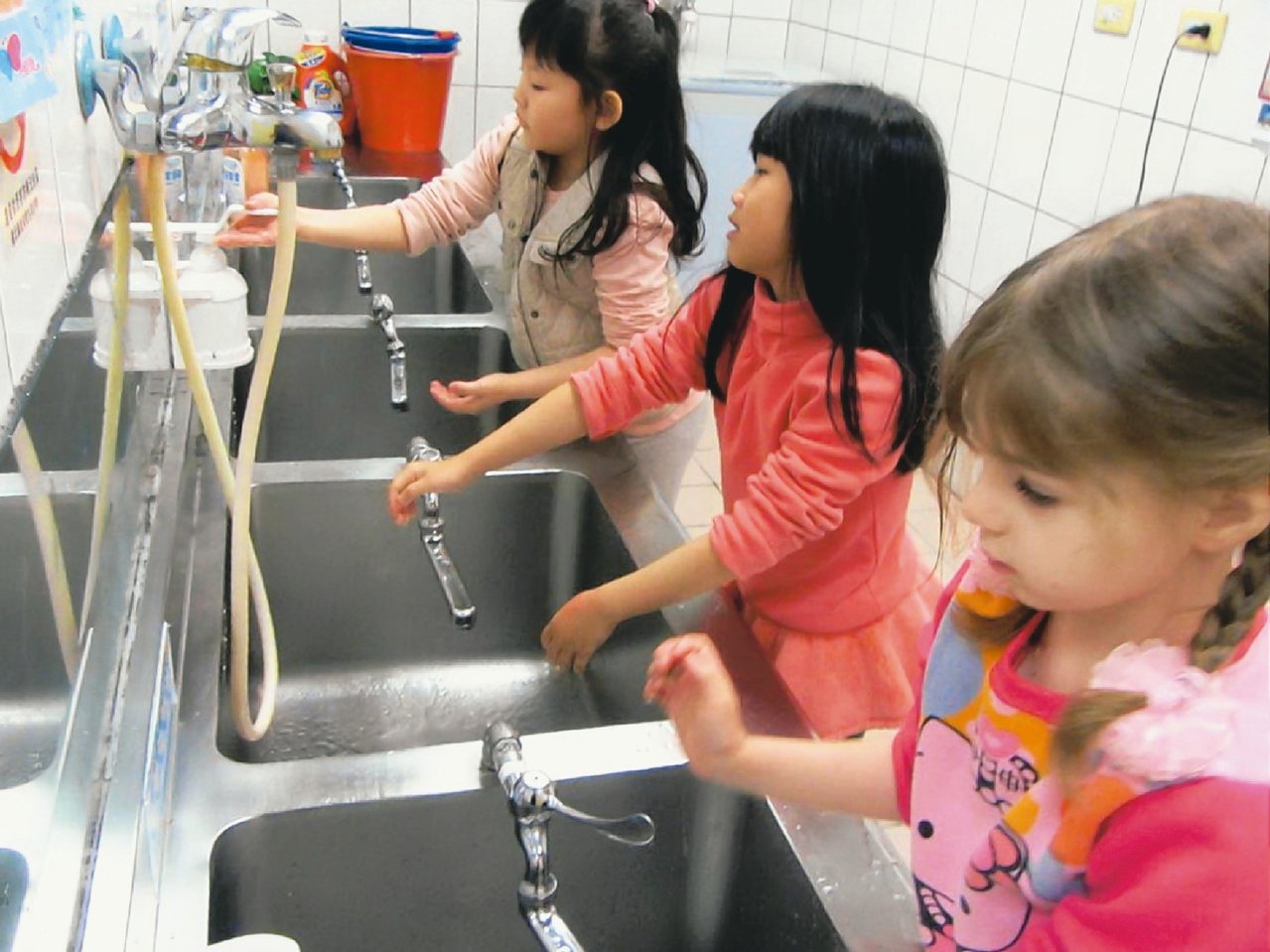 正確勤洗手才能有效預防腸病毒。