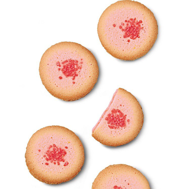 紅莓玫瑰白巧克力夾心餅乾，傳達出GODIVA的傳統工藝與創新。圖／GODIVA提供