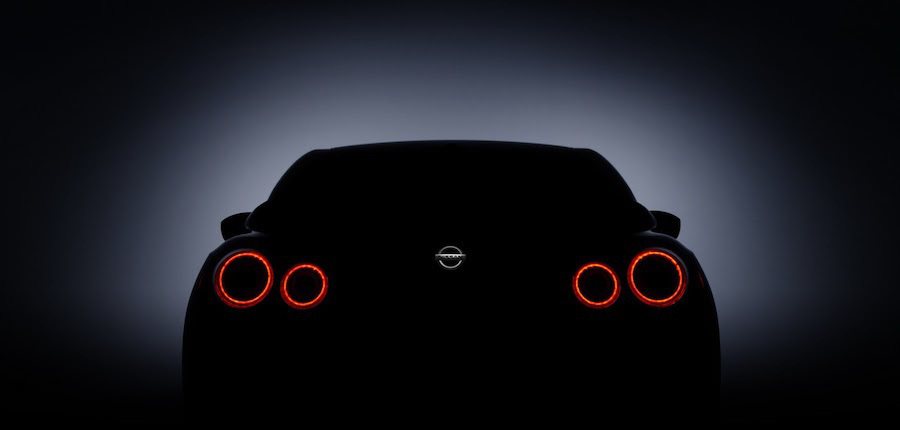 Nissan在紐約車展的媒體邀請函中露出了GT-R的樣貌。 Nissan提供