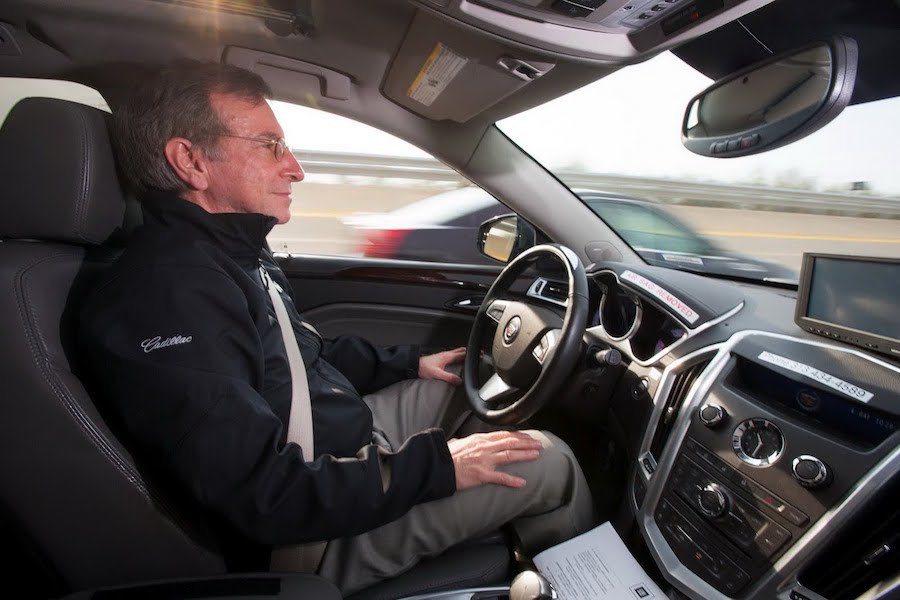 預計在2030年時無人駕駛車就會上路，且會帶來高達250億美金的產值。 摘自c...