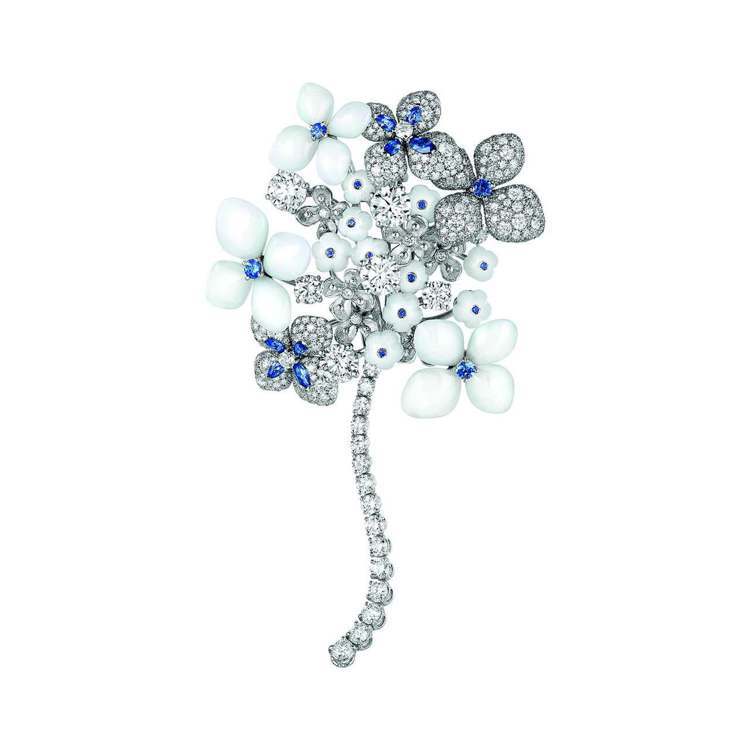 CHAUMET全新「Hortensia 繡球花 」 系列胸針，價格電洽。圖／CHAUMET提供