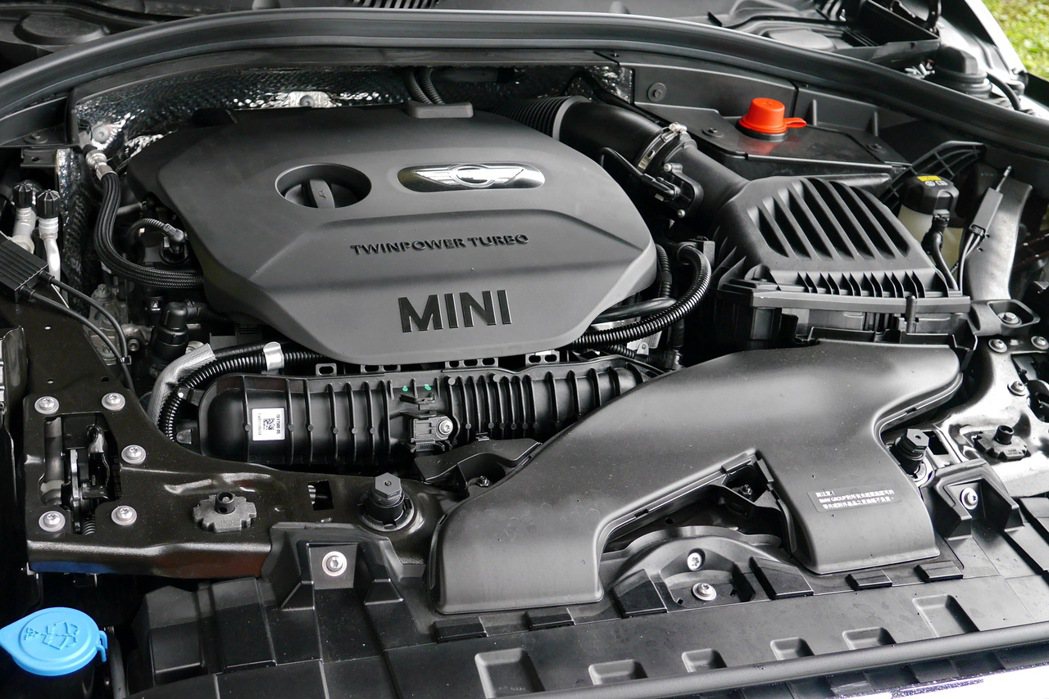 MINI Cooper S Clubman採用2.0升TwinPower Tur...