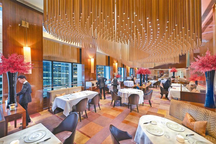 今年排名第4的Amber法式餐廳，其用餐空間優雅迷人具泱泱大氣之風。