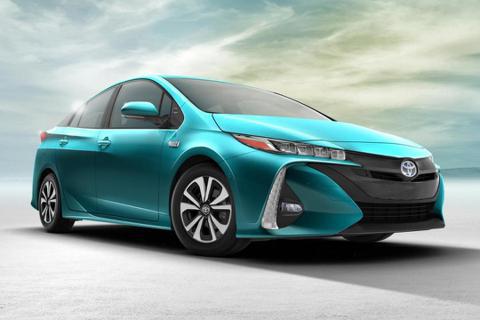Toyota Prius Prime登場 3小時內快速充飽電