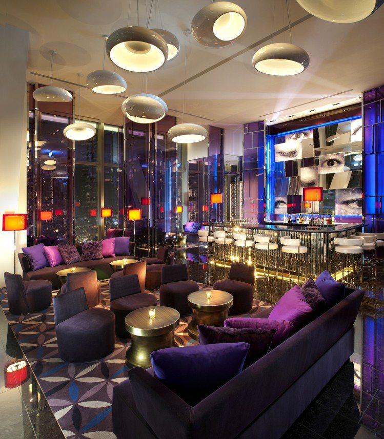 台北W飯店紫艷酒吧為約會創造時尚氛圍。圖／台北W飯店提供