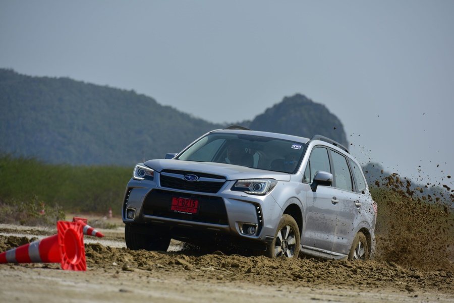 Subaru小改款Forester，底盤與四驅系統經過調校，整個操控給人耳目一新之感。 記者趙惠群／攝影