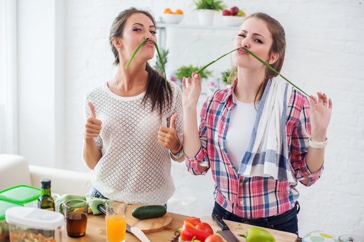 現代人重視健康，不少人嘗試蔬果汁「輕斷食」  啟動體內環保健康。圖／你滋美得提供