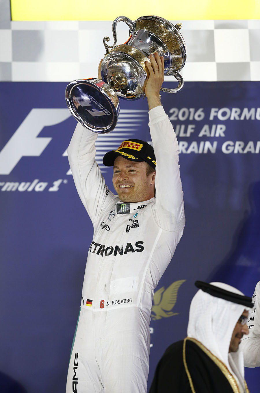 Nico Rosberg銳不可擋，展現高超車技，贏得跨季五連勝。 MERCEDE...