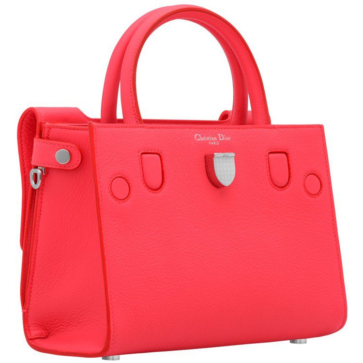 DiorEver 粉紅色小牛皮格迷你型款提包，100,000元，打開又顯得率性。...