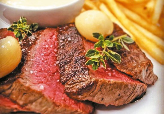 Le Blanc想呈現美式風格裡「Steak Frites」的概念，因此端上桌的牛排就是主廚心目中最好的料理。 圖／業者提供