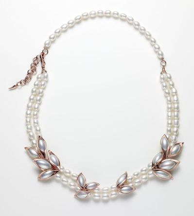 TASAKI petals tiara馬貝珍珠櫻花金項鍊，128萬元。圖╱TASAKI提供