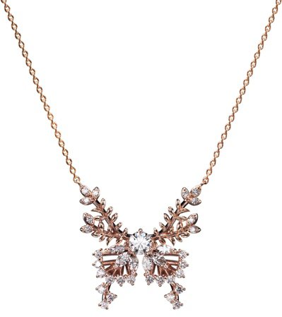 TASAKI mimic butterfly鑽石櫻花金項鍊27萬元。圖╱TASAKI提供