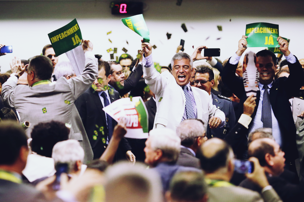 4月12日：38比27，巴西國會的特別委員會通過對總統的彈劾案。 圖／路透社