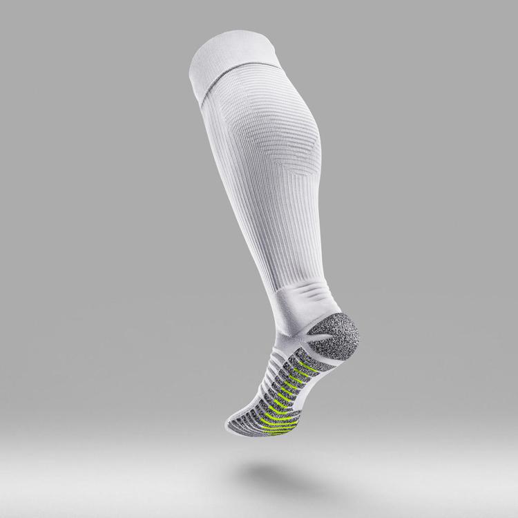 NikeGRIP跑步襪，可減少腳底和鞋墊的磨擦。圖／Nike提供