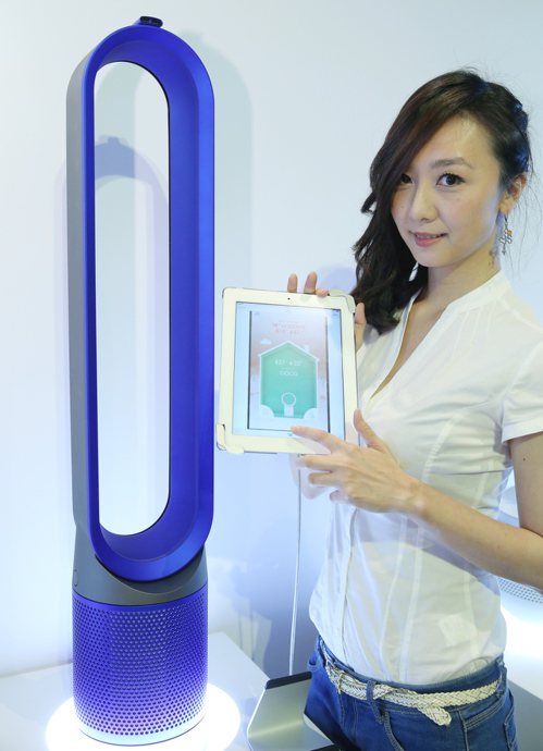 Dyson Pure Cool Link智慧空氣清淨氣流倍增器大廈型款式，建議售價25,500元。記者陳易辰/攝影