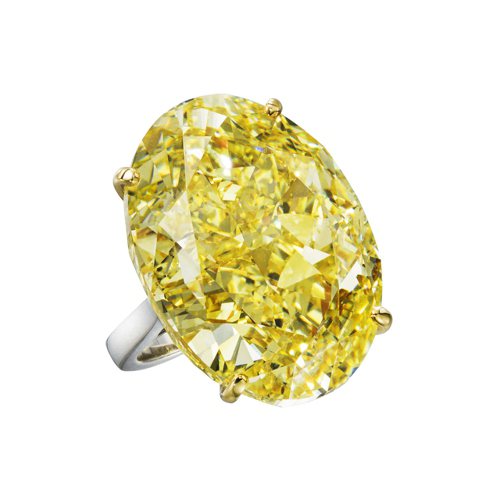 徐若瑄配戴De Beers Classic高級珠寶橢圓車工黃鑽戒指，主石逾70克拉橢圓形車工黃鑽2億4,950萬元。圖╱De Beers提供