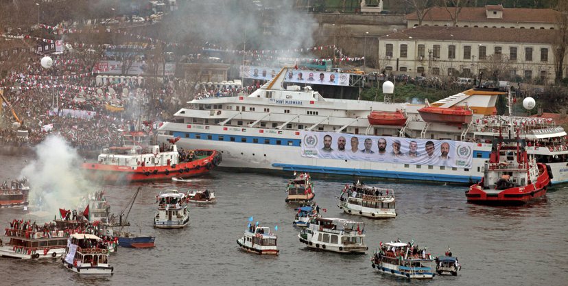 藍色馬爾瑪拉號回到土耳其後，受到大批土耳其民眾與巴勒斯坦支持者的歡迎。 圖／歐新...