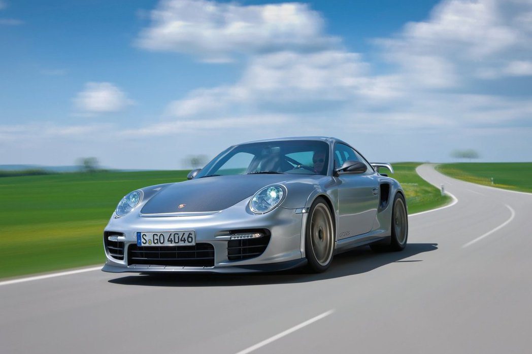 第十名為2011年式Porsche 911 GT2 RS，單圈成績7分24秒。 ...