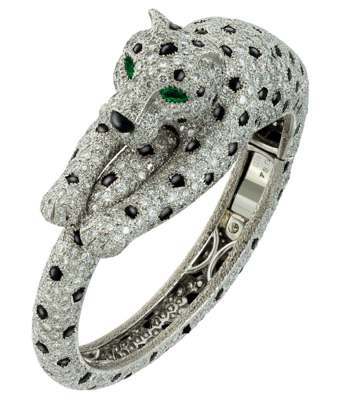 骨董珍藏系列美洲豹手環，卡地亞巴黎，1985年，鉑金、白K金、縞瑪瑙、祖母綠、鑽石，約 2,260萬元。圖／卡地亞提供