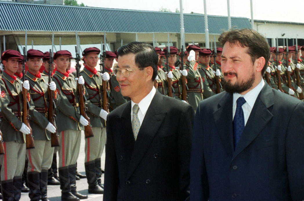 「邦誼的高峰」1999年8月，時任行政院長蕭萬長代表中華民國訪問馬其頓，並在馬國...