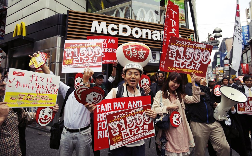 「與世界同步」「最低工資1,500日幣」在Sukiya黑掉之後，其商標也成為日本...