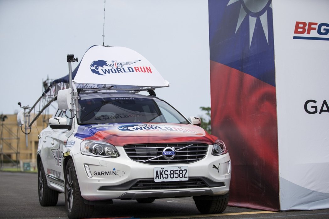 國際富豪汽車參與「2016 Wings for Life World Run」全球最大公益路跑，提供 Volvo XC60 運動休旅車擔綱終結者號。 圖／國際富豪汽車提供