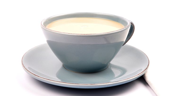 最新調查發現，奶茶、紅茶是國人早餐飲料首選，但專家指出，絕大部分奶茶並未添加牛奶，而是加了奶精、奶油球