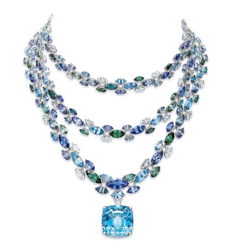 鉑金鑲嵌海水藍寶、丹泉石、綠碧璽及鑽石三股式項鍊。圖／Tiffany提供