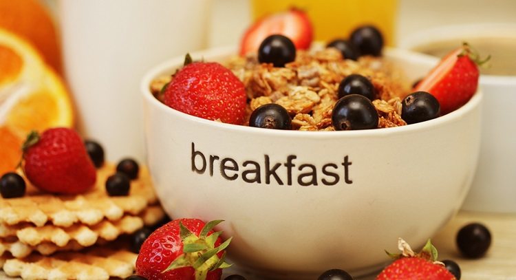 早餐一定要吃，而且要最豐富、具有營養價值。