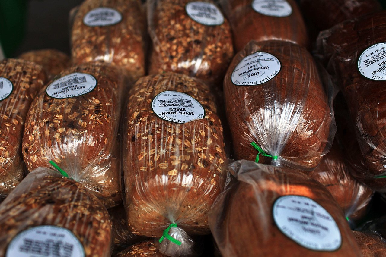 研究發現，每天只要吃三片全麥麵包，降低心臟病的風險。（Getty Images）<br />許振輝