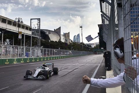Nico <u>Rosberg</u>巴庫領跑 Mercedes-AMG 車隊再拿一勝