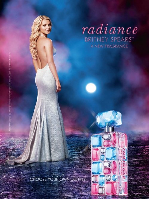 布蘭妮光輝女性香水
這款香水融合了紅漿果、精致的花瓣和溫柔的麝香氣息，香味迷人且富有女人味，Radiance香水裝在一個充滿少女氣息的香水瓶中，瓶身上裝飾了淡藍色與粉紅色的人造鑽石，顯得很漂亮。 BritneySpears布蘭妮•斯皮爾斯Radiance光輝女性香水的主要成分包括：漿果、茉莉、橙花、鸢尾和麝香。圖文：悅己網