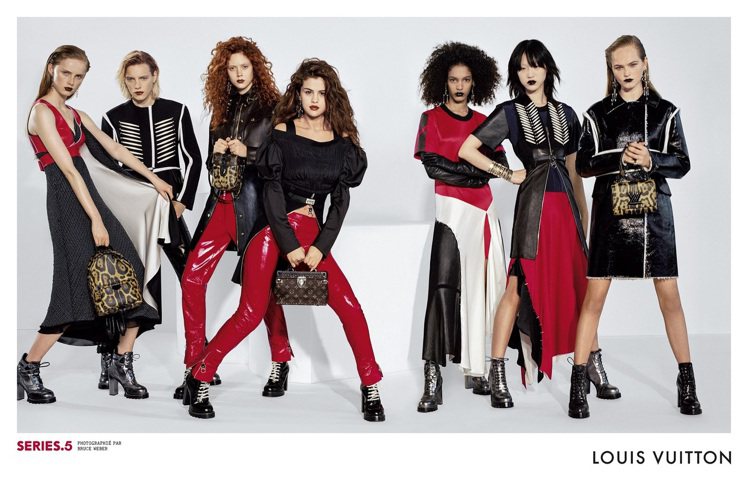 賽琳娜戈梅茲為LV拍攝2016秋冬系列廣告「Series 5」，率眾女英豪展現女性力量。圖／LV提供