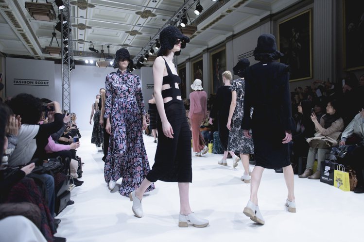 詹朴在倫敦時裝周發表的2016秋冬系列作品。本報資料照