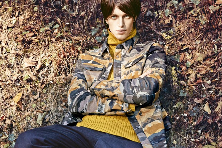 Etro設計師利用銀杏黃與迷彩混搭，讓男裝呈現秋冬時的自然景緻。 圖／Etro提供