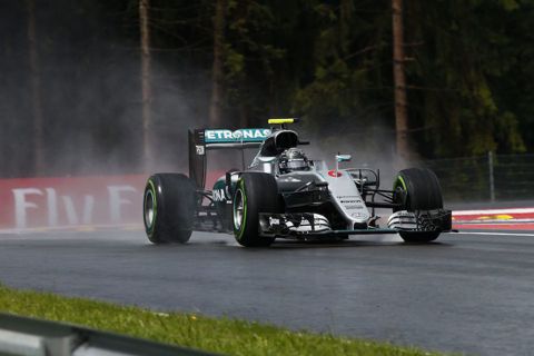 Mercedes車隊再拿下奧地利F1分站冠軍 隊友交鋒