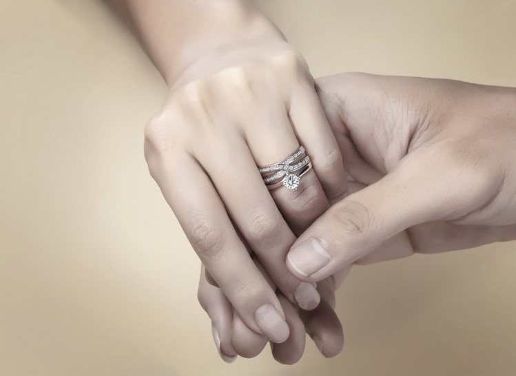 BEAUTY系列鑽戒（價格店洽）和BACI全側鑲鑽白金戒指（62,600元）。圖／DAMIANI提供