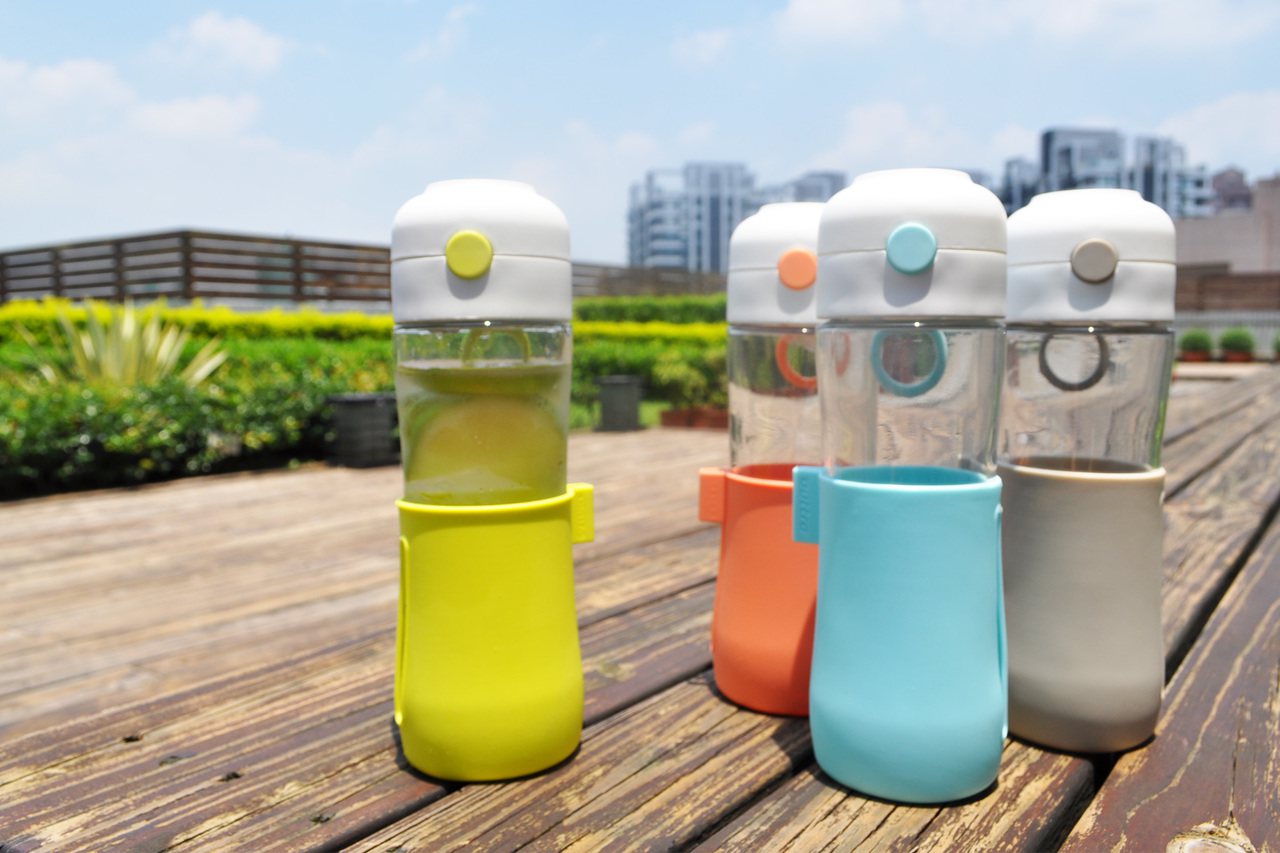 四色馬卡龍玻璃水瓶，夏天最時尚的配件。