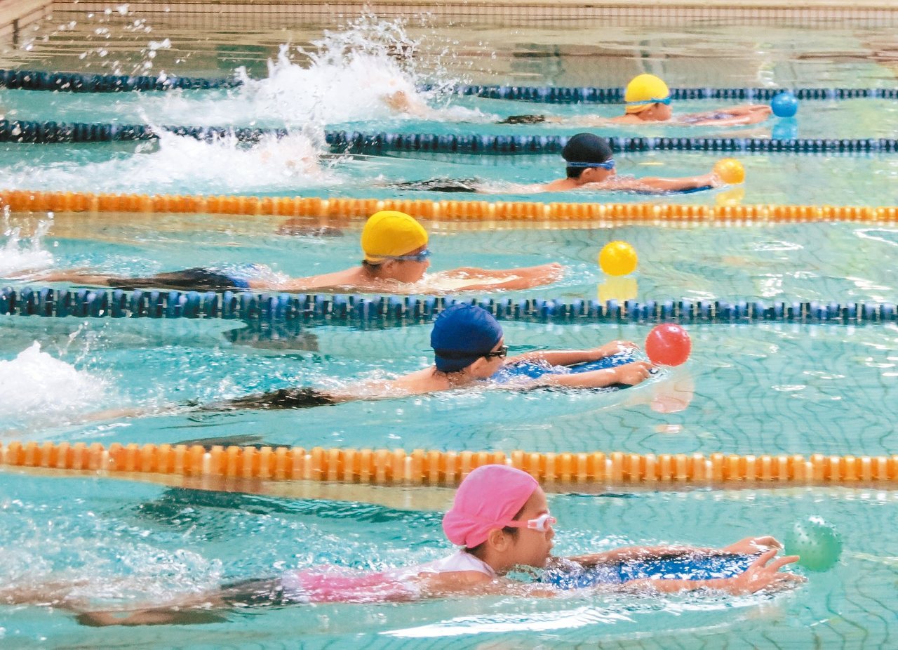 泳池氯氣可能會誘發氣喘，有過敏體質的人需特別注意。