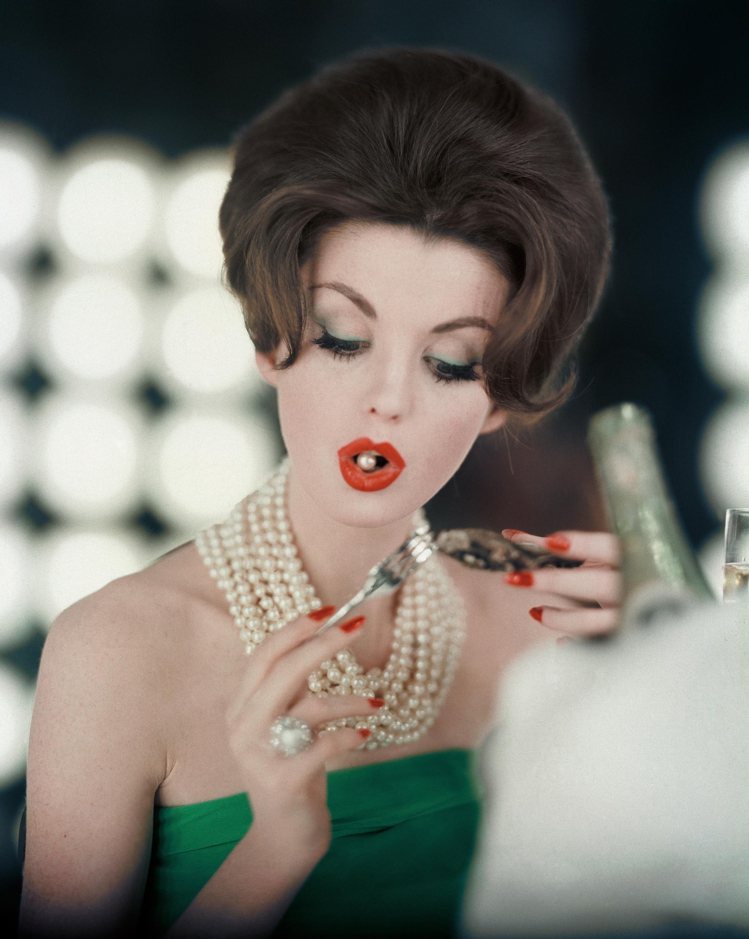 一直一來珍珠都是極受女性歡迎的配飾之一，其古典的魅力最是吸引人。