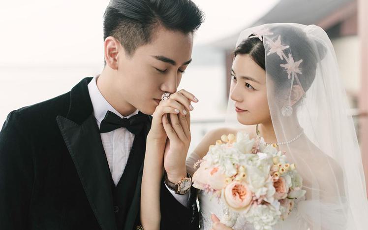 陳曉與陳妍希於北京完婚，當時陳曉就穿了黑色西裝。圖／摘自weibo