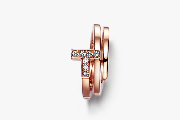 Tiffany T Wrap18K玫瑰金鑲鑽戒指，88,000元。圖╱Tiffany提供