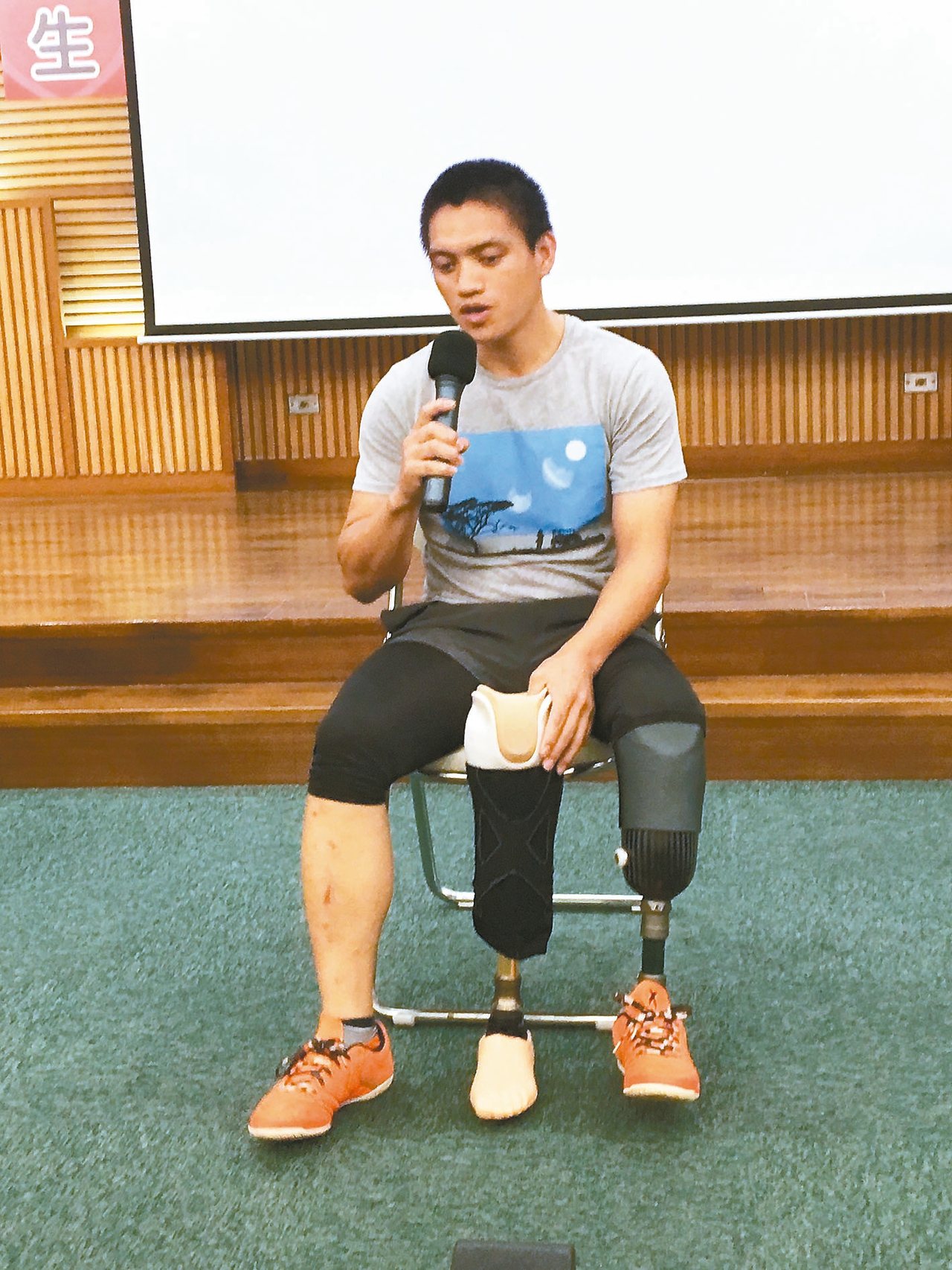 劉振明6年前因一場意外導致左小腿截肢，透過門諾醫院義肢部門，讓他有機會再圓運動員的夢。<br />記者徐庭揚／攝影